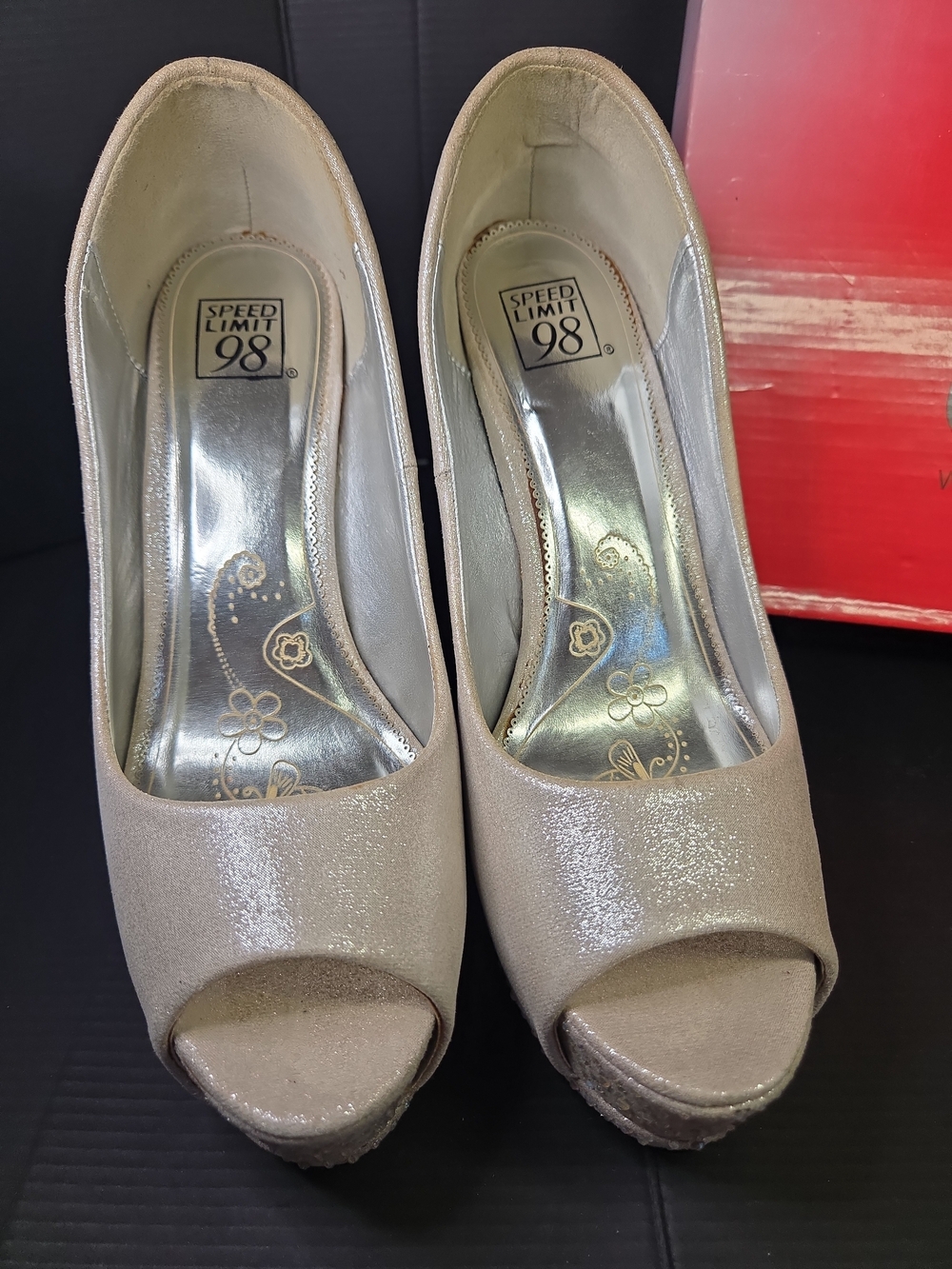 Speed Limit 98 Peep-Toe High Heels Silver Metallic Stilettos Size 10